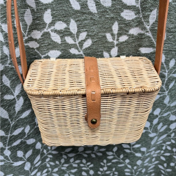 Universal Thread Tan Wicker Crossbody Handbag With Faux Leather Strap - Picture 2 of 11